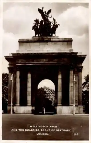 Ak London City England, Wellington Arch, Quadriga-Statuengruppe