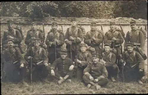 Foto Ak Französische Soldaten in Uniformen, Gruppenaufnahme