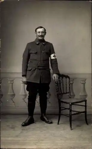 Foto Ak Französischer Soldat, Sanitäter, Portrait