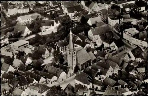 Ak Rheda Wiedenbrück in Westfalen, Fliegeraufnahme, Teilansicht der Stadt, Kirche