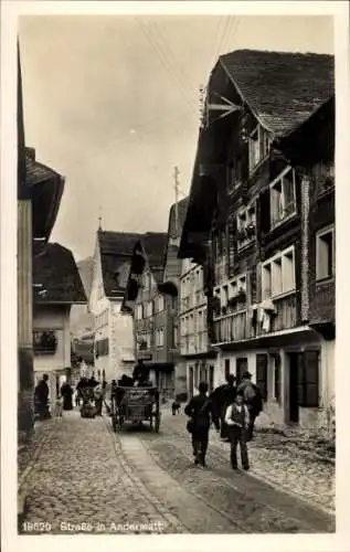 Ak Andermatt Kt. Uri, Straßenpartie, Kutsche, Passanten