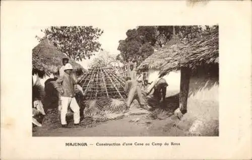 Ak Mahajanga Majunga Madagaskar, Bau einer Hütte im Rova Camp