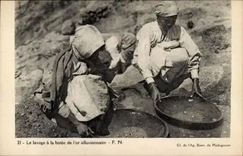 Ak Madagaskar, Goldwäscher bei der Arbeit