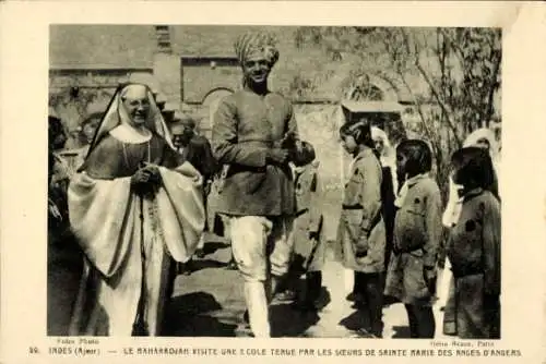 Ak Ajmer Indien, Le Maharadjah vistite une ecole, soeurs de saint marie des anges d'angers