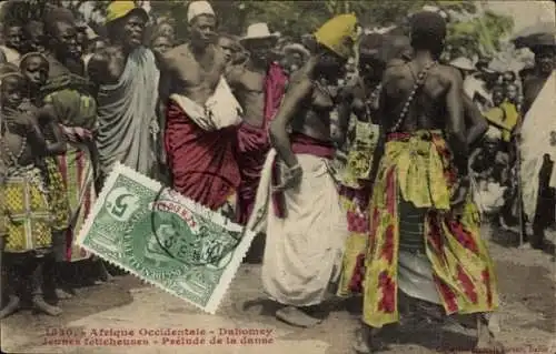 Ak Dahomey Benin, Junge Fetisch-Girls, Auftakt zum Tanz