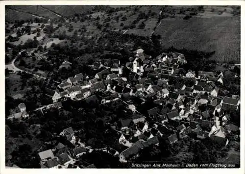 Ak Britzingen Müllheim im Kreis Breisgau Hochschwarzwald, Fliegeraufnahme des Ortes