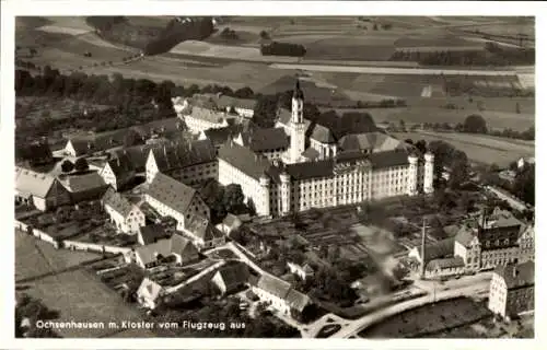 Ak Ochsenhausen in Württemberg, Fliegeraufnahme, Kloster