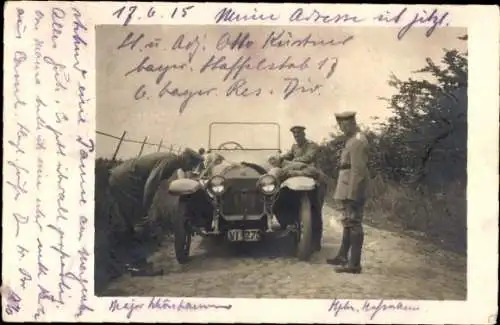 Foto Ak Deutsche Soldaten in Uniformen mit einem Automobil, I WK