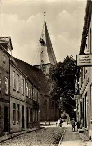 Ak Gnoien in Mecklenburg, Kirche, Geschäft von Rudolf Horrmann