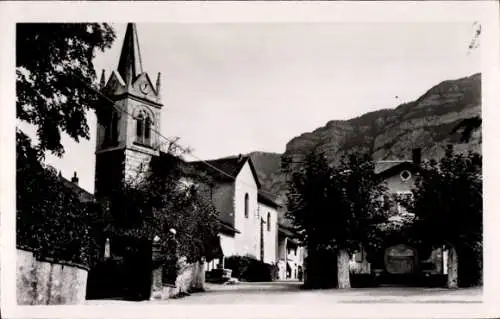 Ak Collonges sous Salève Haute Savoie, La place et le Saleve