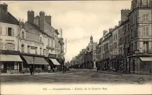 Ak Fontainebleau Seine et Marne, Entree de la Grande Rue