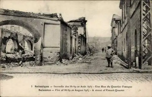 Ak Thessaloniki Thessaloniki Griechenland, Brand von 1917, eine Straße im French Quarter