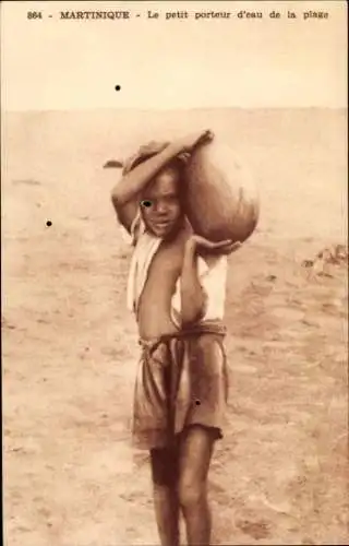 Ak Martinique, Der kleine Wasserträger vom Strand