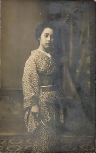 Foto Ak Junge Frau in japanischer Tracht, Kimono