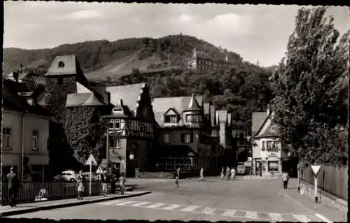 Ak Cochem an der Mosel, Am alten Tor, Straßenansicht