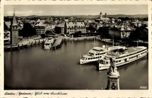 Ak Lindau am Bodensee Schwaben, Blick vom Leuchtturm, Hafen, Schiffe