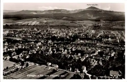 Ak Eislingen an der Fils im Kreis Göppingen, Ortsansicht mit Hohenstaufen, Fliegeraufnahme