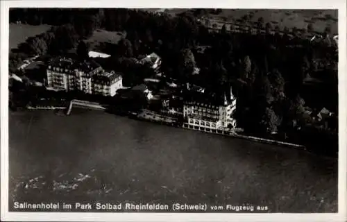 Ak Rheinfelden Kanton Aargau Schweiz, Fliegeraufnahme, Salinenhotel im Park