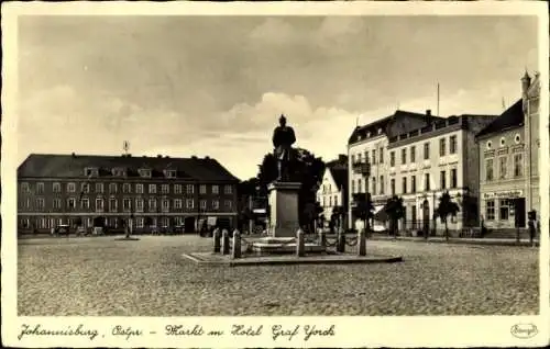 Ak Pisz Johannisburg Ostpreußen, Markt, Hotel Graf Yorck, Denkmal