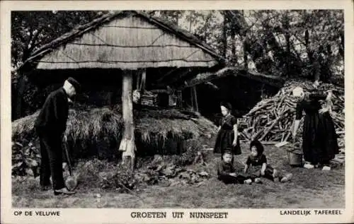 Ak Nunspeet Gelderland, Op de Veluwe, Volkstrachten