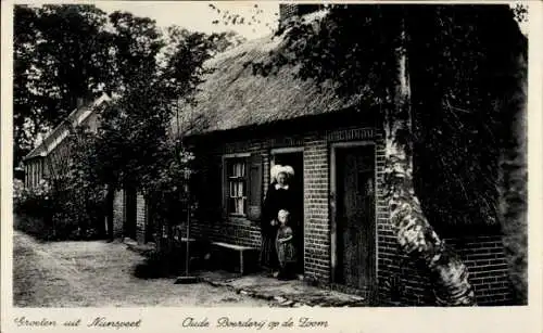 Ak Nunspeet Gelderland, Oude Boerderij, Volkstrachten