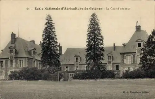 Ak Thiverval Grignon Yvelines, Ecole Nationale d'Agriculture, La Cour d'honneur