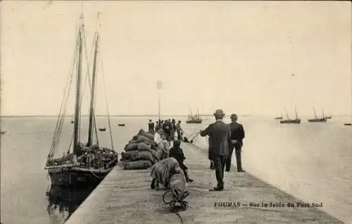 Ak Fouras Charente Maritime, Sur la Jetee du Port Sud