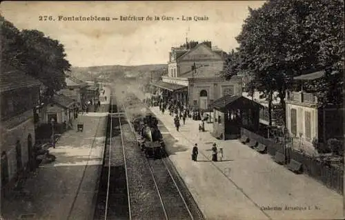 Ak Fontainebleau Seine et Marne, Interieur de la Gare, Les Quais, Dampflok