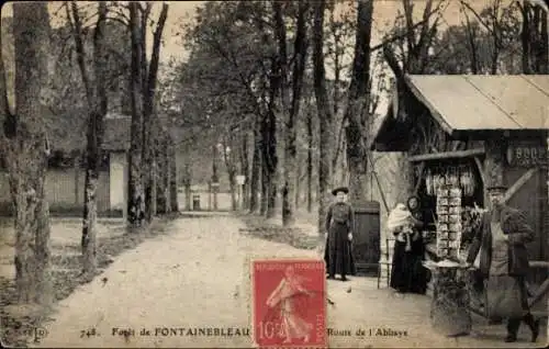 Ak Fontainebleau Seine et Marne, Foret, Route de l'Abbaye, Souvenirstand