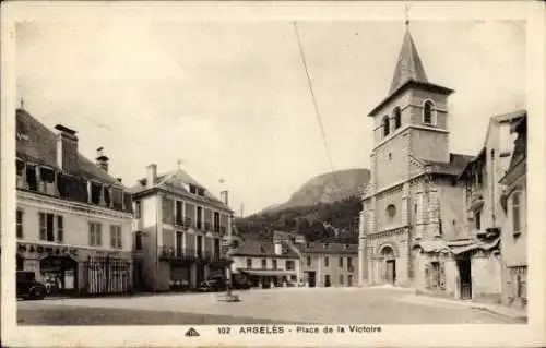 Ak Argelès Gazost Hautes Pyrénées, Place de la Victoire, Kirche