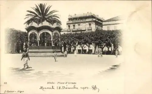 Ak Blida Algerian, Place d'Armes, Platz und Pavillon, Passanten