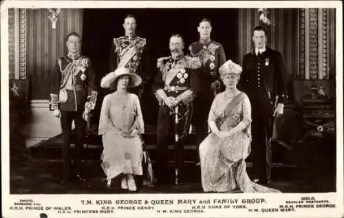 Ak König Georg V. von England, King George V., Queen Mary, Prince George, Henry, Mary, Duke of York