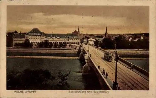 Ak Mülheim an der Ruhr, Schlossbrücke mit Badeanstalt, Straßenbahn