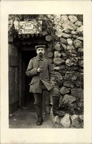 Foto Ak Oettingen in Bayern, Deutscher Soldat in Uniform