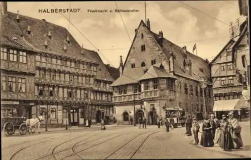 Ak Halberstadt in Sachsen Anhalt, Fischmarkt und Rathauskeller, Straßenbahn