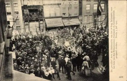 Ak Breda Nordbrabant Niederlande, Straßenfest, 6. Infanterie Regiment am Bürgermeisterhaus