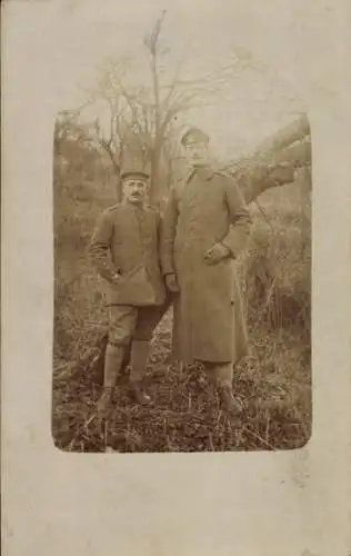 Foto Ak Deutsche Soldaten in Uniformen, großer Soldat, I WK