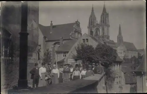 Foto Ak Meißen in Sachsen, Teilansicht mit Dom, Menschengruppe