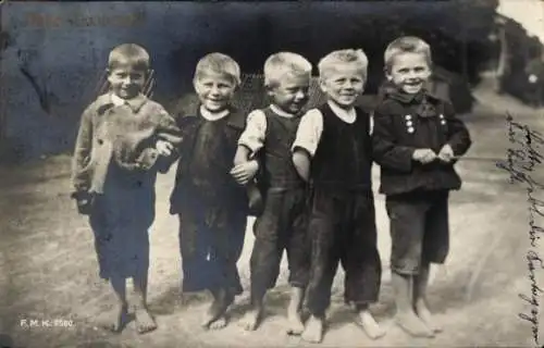 Ak Gruppenbild der Kinder, Jungen
