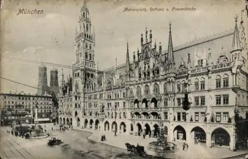 Ak München, Marienplatz, Rathaus, Frauenkirche