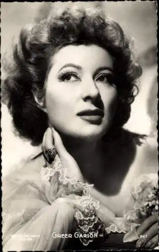 Ak Schauspielerin Greer Garson, Portrait, Locken