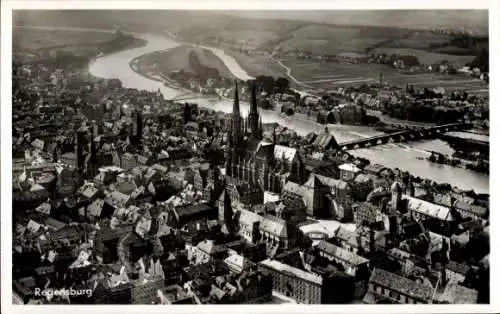 Ak Regensburg an der Donau Oberpfalz, Panorama, Fliegeraufnahme