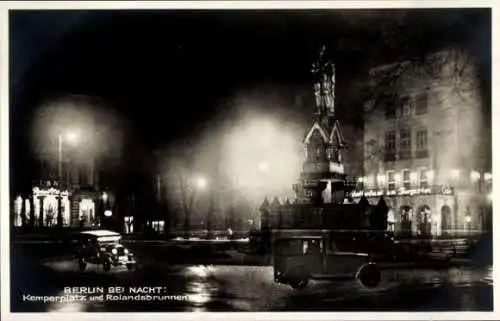 Ak Berlin Tiergarten, Kemperplatz und Rolandsbrunnen bei Nacht, Autos