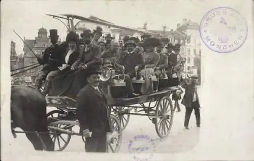 Foto Ak München, Münchener Fremden-Rundfahrt Bavaria, Fahrgäste auf Pferdewagen