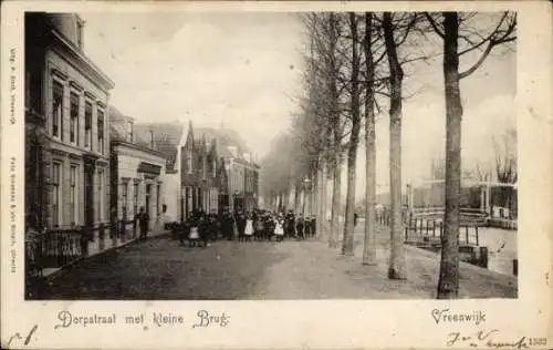 Ak Vrieswijk Utrecht, Dorpstraat mit kleiner Brücke