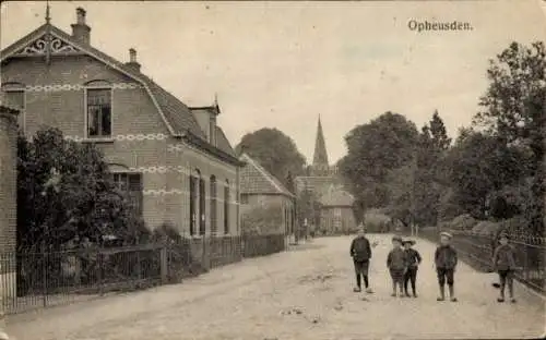 Ak Opheusden Neder Betuwe Gelderland, kinderen op straat