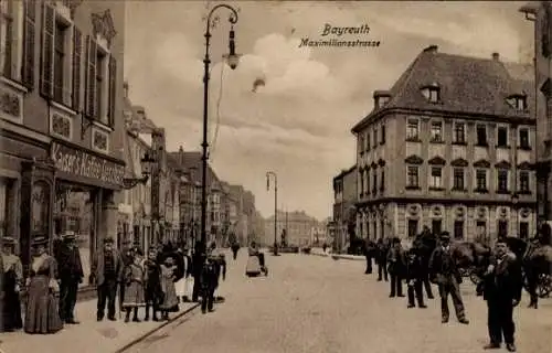 Ak Bayreuth in Oberfranken, Maximilianstraße, Kaiser´s Kaffee Geschäft, Passanten