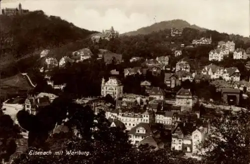 Ak Lutherstadt Eisenach in Thüringen, Blick über die Stadt auf die Wartburg