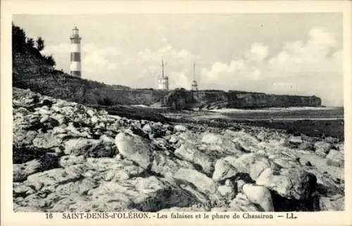 Ak Saint Denis Ile d'Oléron Charente Maritime, Les falaises et le phare de Chassiron