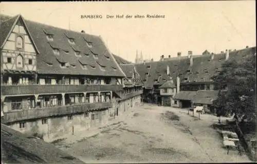 Ak Bamberg in Oberfranken, Hof der alten Residenz